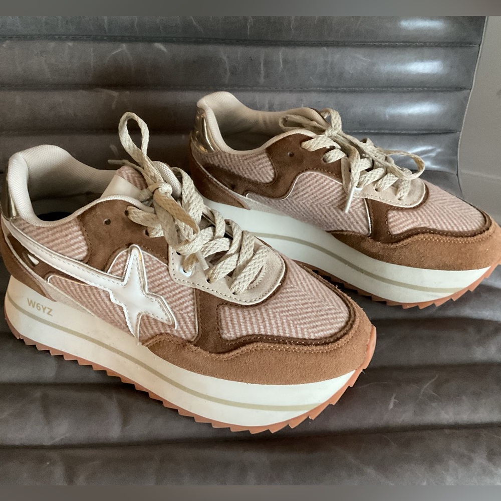 W6YZ Deva platform sneakers white beige metallic detail 5.5 men.  7 women.